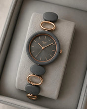 Load image into Gallery viewer, Women’s Stylish Oval Dial Bracelet Watch Elegant Fashion Watch