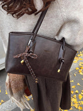 Load image into Gallery viewer, đWomen's Elegant Solid Color Large Capacity Shoulder Bag | Trendy Versatile Tote for Daily Commute & Casual Use