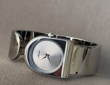 Load image into Gallery viewer, ⏳Time-limited Special⌛ Stylish Vyb Striker with Quartz Analog Rose Gold Dial Rose Gold Strap Watch for Girls Mishali Ember Watch
