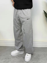 Load image into Gallery viewer, 🔥Vintage *PREMIUM* RARE 2025 Baggy Nike Joggers
