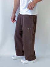 Load image into Gallery viewer, 🔥Vintage *PREMIUM* RARE 2025 Baggy Nike Joggers
