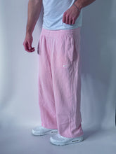 Load image into Gallery viewer, 🔥Vintage *PREMIUM* RARE 2025 Baggy Nike Joggers
