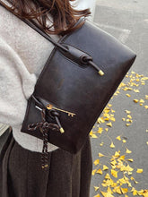 Load image into Gallery viewer, 👝Women's Elegant Solid Color Large Capacity Shoulder Bag | Trendy Versatile Tote for Daily Commute &amp; Casual Use
